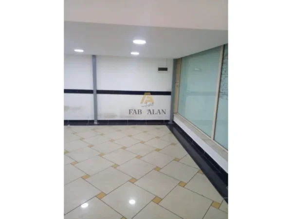 Tirane, jepet me qera ambjent biznesi , 60 m² 600 € (Ish Kinema 17 Nentori)