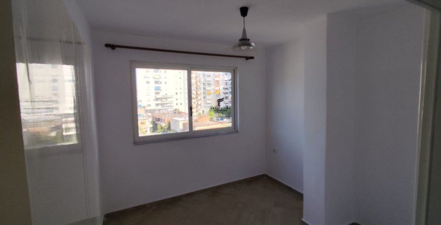 Tirane, jepet me qera apartament 2+1 Kati 4, 96 m² 450 € (YZBERISHT)