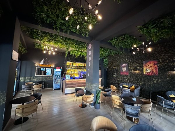 Tirane, shitet lokal Kati 1, 112 m² 268.000 € (Yzberisht)