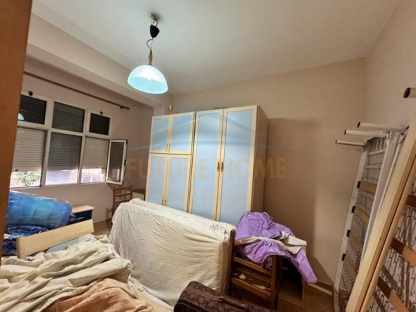 Tirane, jap me qera apartament 3+1+Ballkon Kati 1, 188 m² 650 € (BULEVARDI ZOGU I)