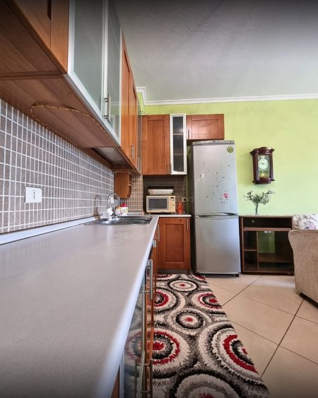 Tirane, jepet me qera apartament 2+1 Kati 8, 650 € (Zogu i zi)
