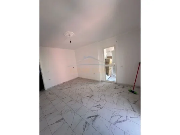 Tirane, shitet apartament 1+1+Ballkon , 74 m² 159.100 € (Mine peza)