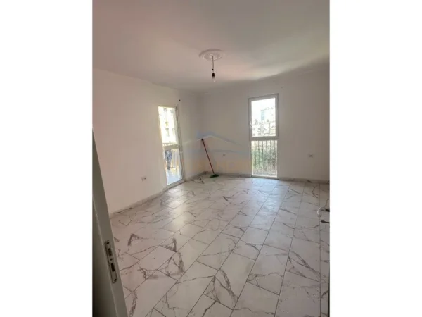Tirane, shitet apartament 1+1+Ballkon , 74 m² 159.100 € (Mine peza)