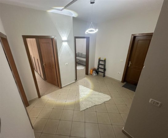Tirane, jepet me qera apartament 2+1+Ballkon Kati 6, 80 m² 550 € (Don Bosko)