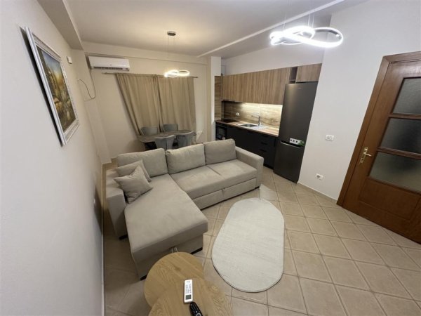 Tirane, jepet me qera apartament 2+1+Ballkon Kati 6, 80 m² 550 € (Don Bosko)