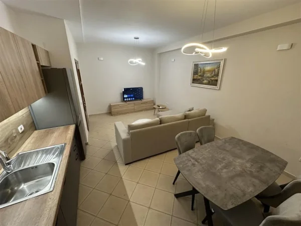 Tirane, jepet me qera apartament 2+1+Ballkon Kati 6, 80 m² 550 € (Don Bosko)