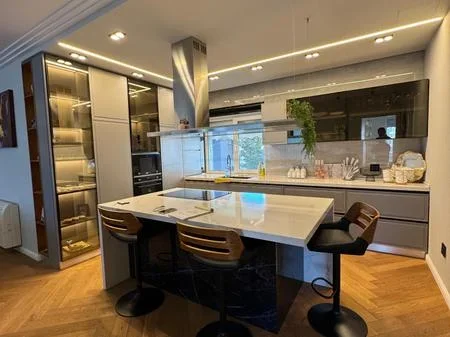 Tirane, shitet apartament 2+1 Kati 5, 123 m² 370.000 € 