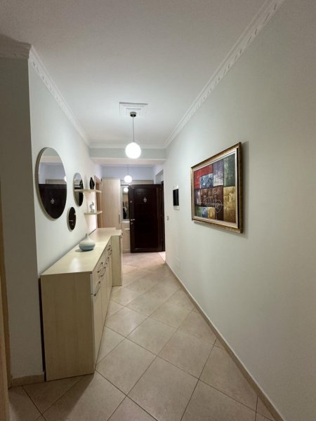 Tirane, jepet me qera apartament 2+1+Ballkon Kati 5, 100 m² 600 € (DON BOSKO)