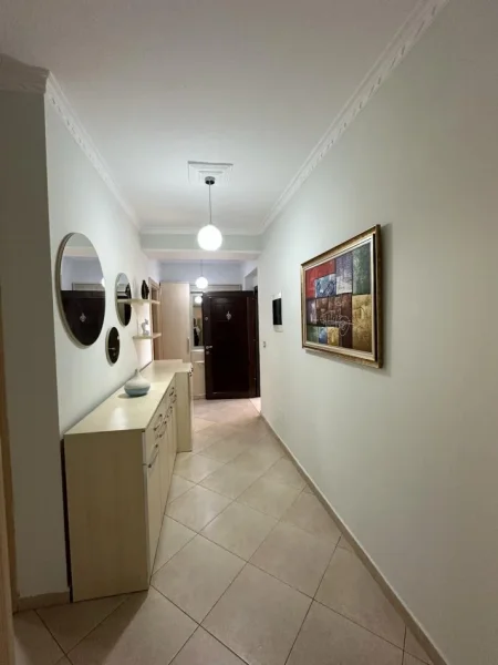 Tirane, jepet me qera apartament 2+1+Ballkon Kati 5, 100 m² 600 € (DON BOSKO)