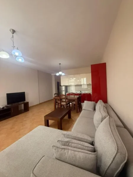 Tirane, jepet me qera apartament 2+1+Ballkon Kati 7, 85 m² 600 € (jordan misja)