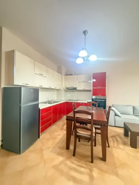 Tirane, jepet me qera apartament 2+1+Ballkon Kati 7, 85 m² 600 € (jordan misja)
