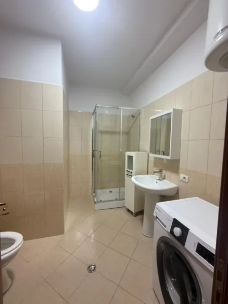 Tirane, jepet me qera apartament 2+1+Ballkon Kati 7, 85 m² 600 € (jordan misja)