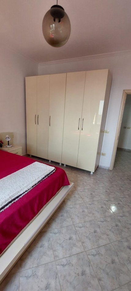 Durres, jepet me qera apartament 1+1 Kati 7, 400 € (Plazh)