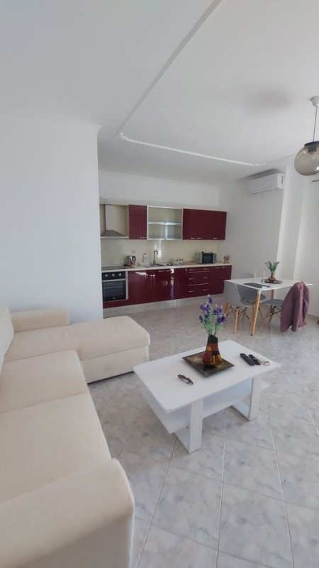 Durres, jepet me qera apartament 1+1 Kati 7, 400 € (Plazh)