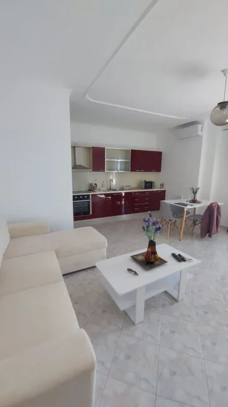 Durres, jepet me qera apartament 1+1 Kati 7, 400 € (Plazh)