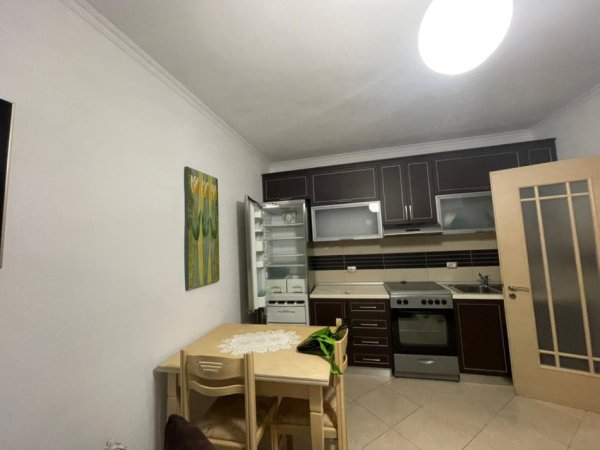 Tirane, jepet me qera apartament 1+1 Kati 5, 60 m² 500 € (prane Prokurorise Se Tiranes,)