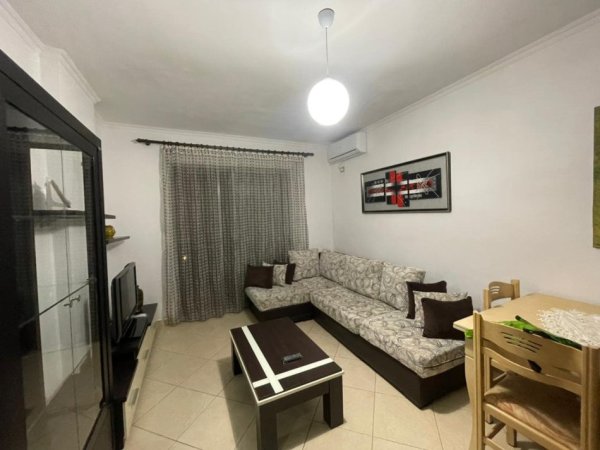 Tirane, jepet me qera apartament 1+1 Kati 5, 60 m² 500 € (prane Prokurorise Se Tiranes,)