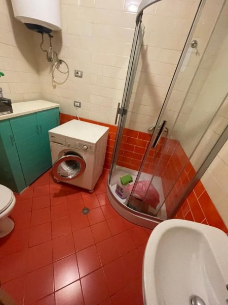 Tirane, jepet me qera apartament 1+1 Kati 5, 60 m² 500 € (prane Prokurorise Se Tiranes,)