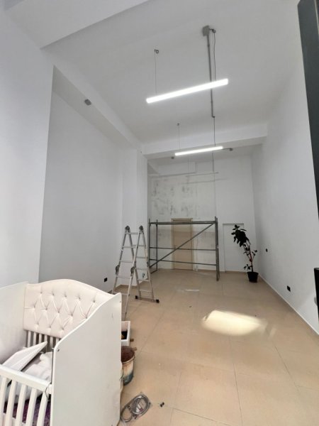 Tirane, jap me qera dyqan Kati 0, 40 m² 45.000 Leke(neto) (Milto Sotir Gura)