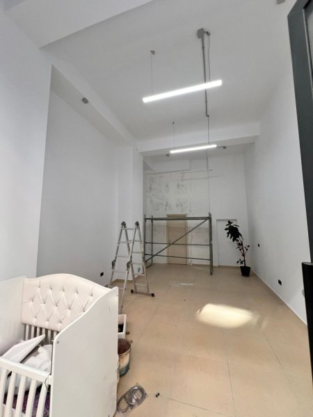 Tirane, jap me qera dyqan Kati 0, 40 m² 45.000 Leke(neto) (Milto Sotir Gura)
