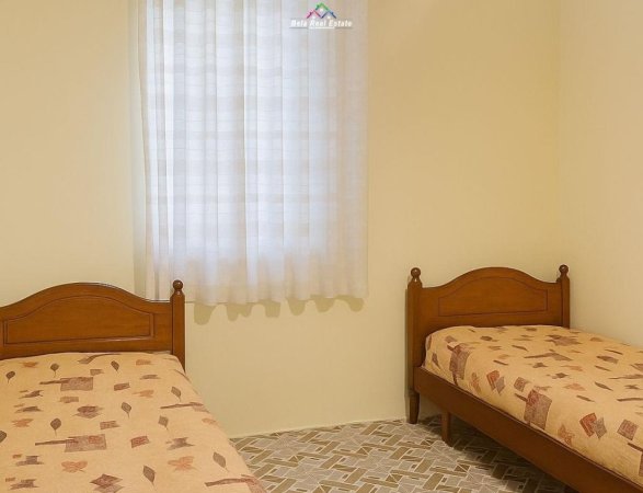 Tirane, jepet me qera apartament 3+1 Kati 4, 90 m² 650 € (prane Fakultetit te Shkencave)