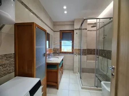 Tirane, jepet me qera apartament 2+1 Kati 8, 115 m² 1.500 € 