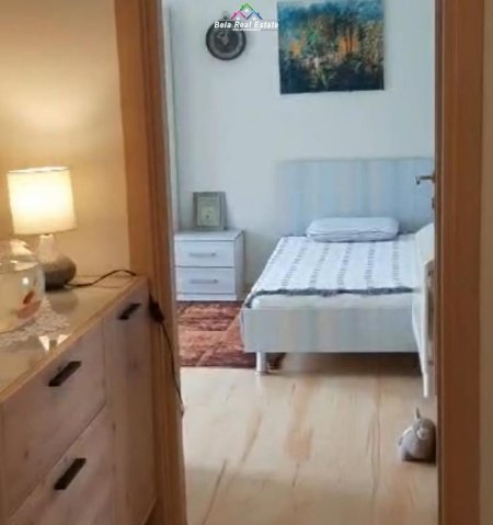 Tirane, jepet me qera apartament 3+1+Ballkon Kati 3, 150 m² 900 € (prane Natyres se Qete)