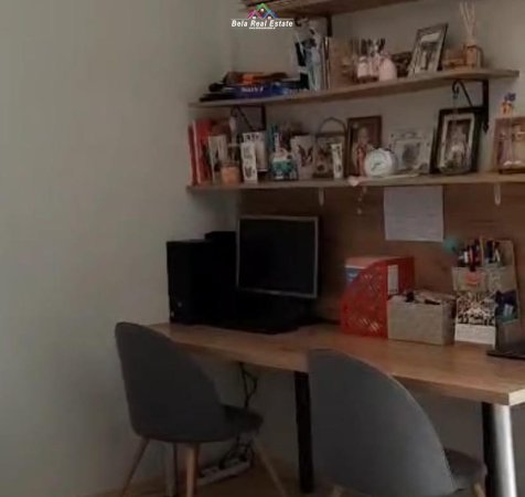 Tirane, jepet me qera apartament 3+1+Ballkon Kati 3, 150 m² 900 € (prane Natyres se Qete)