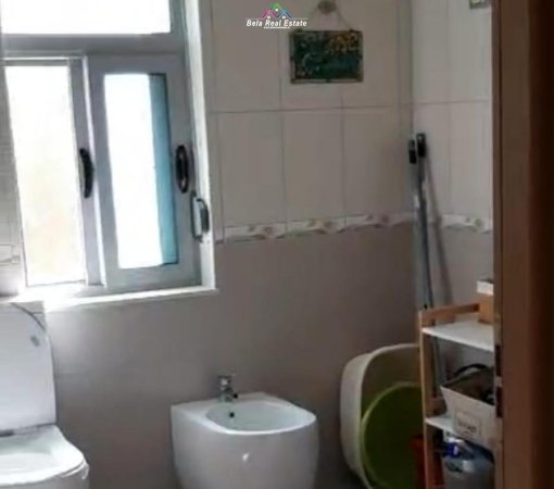 Tirane, jepet me qera apartament 3+1+Ballkon Kati 3, 150 m² 900 € (prane Natyres se Qete)