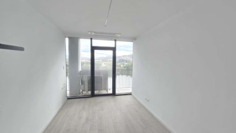 Tirane, jepet me qera apartament 2+1+Ballkon Kati 5, 130 m² 3.000 € (Liqeni Artificial)