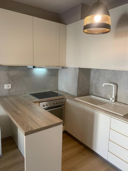 Tirane, jepet me qera apartament 1+1 , 70 m² 500 € 