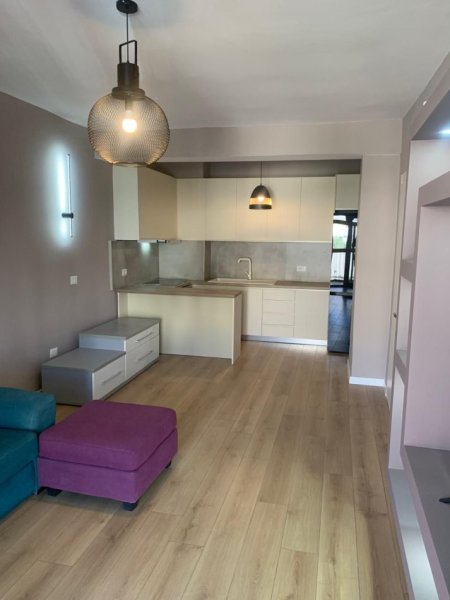 Tirane, jepet me qera apartament 1+1 , 70 m² 500 € 