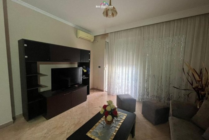 Tirane, jepet me qera apartament 1+1+Ballkon Kati 9, 75 m² 650 € (prane Juveniles)