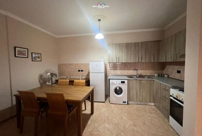 Tirane, jepet me qera apartament 1+1+Ballkon Kati 9, 75 m² 650 € (prane Juveniles)