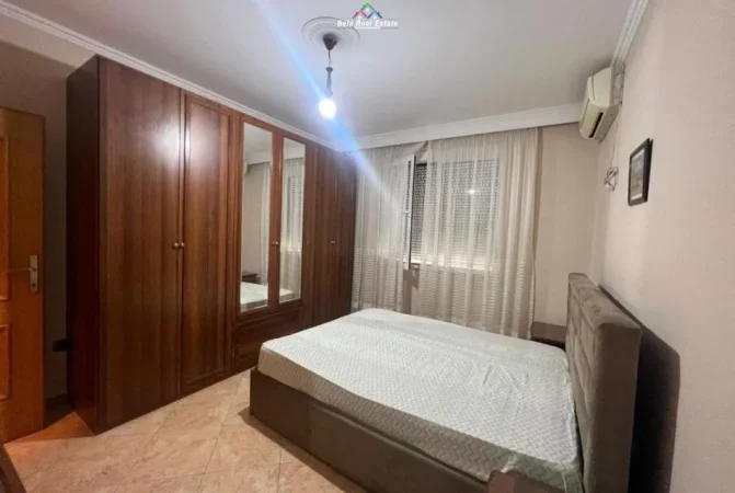 Tirane, jepet me qera apartament 1+1+Ballkon Kati 9, 75 m² 650 € (prane Juveniles)