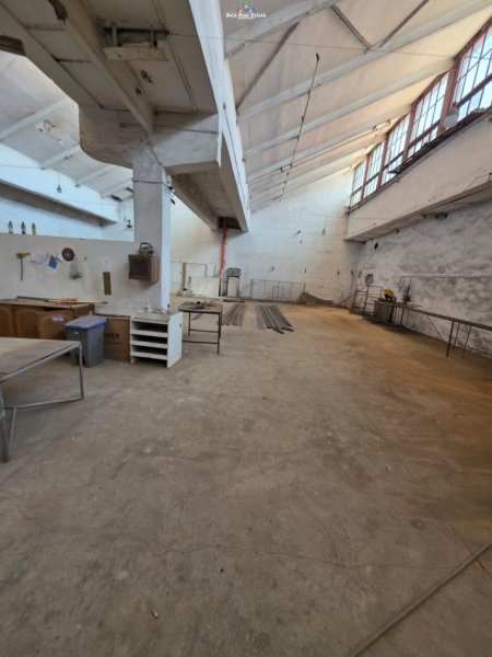 Tirane, jepet me qera magazine Kati 0, 6 m²  600 M2  1.300 € (kombinat)