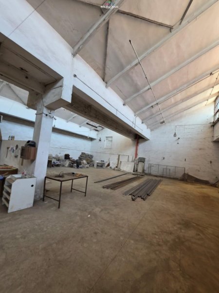 Tirane, jepet me qera magazine Kati 0, 6 m²  600 M2  1.300 € (kombinat)