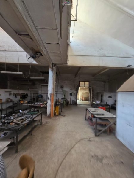 Tirane, jepet me qera magazine Kati 0, 6 m²  600 M2  1.300 € (kombinat)