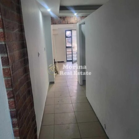 Tirane, jepet me qera ambjent biznesi Kati 1, 85 m² 450 € (Komuna Parisit)