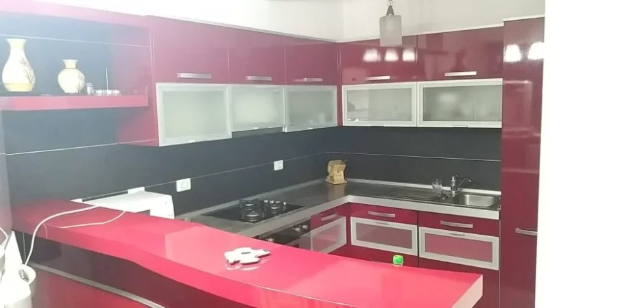 Tirane, jepet me qera apartament 3+1 Kati 9, 810 € 