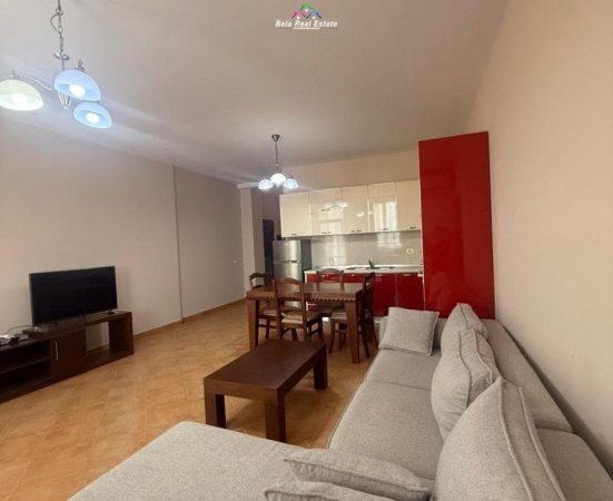 Tirane, jepet me qera apartament 2+1 Kati 7, 600 m² 600 € (prane Bar Kafe Europa)