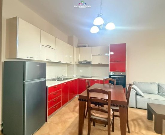 Tirane, jepet me qera apartament 2+1 Kati 7, 600 m² 600 € (prane Bar Kafe Europa)