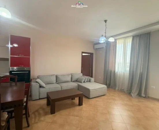 Tirane, jepet me qera apartament 2+1 Kati 7, 600 m² 600 € (prane Bar Kafe Europa)