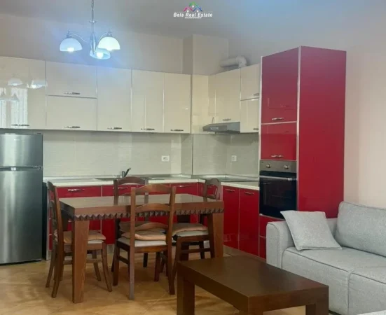 Tirane, jepet me qera apartament 2+1 Kati 7, 600 m² 600 € (prane Bar Kafe Europa)