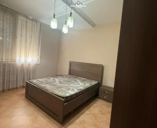 Tirane, jepet me qera apartament 2+1 Kati 7, 600 m² 600 € (prane Bar Kafe Europa)