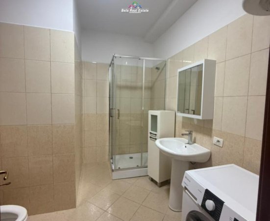 Tirane, jepet me qera apartament 2+1 Kati 7, 600 m² 600 € (prane Bar Kafe Europa)