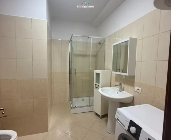 Tirane, jepet me qera apartament 2+1 Kati 7, 600 m² 600 € (prane Bar Kafe Europa)