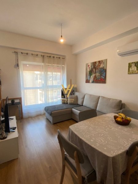 Tirane, jepet me qera apartament 1+1+Ballkon Kati 3, 60 m² 400 € (ALI DEMI)