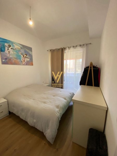 Tirane, jepet me qera apartament 1+1+Ballkon Kati 3, 60 m² 400 € (ALI DEMI)