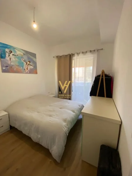 Tirane, jepet me qera apartament 1+1+Ballkon Kati 3, 60 m² 400 € (ALI DEMI)